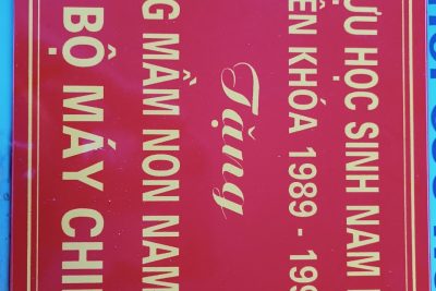 TRƯỜNG MẦM NON NAM HÙNG ĐƯỢC HỘI CỰU HỌC SINH NAM HÙNG NIÊN KHÓA 1989 – 1998 TRAO TẶNG 01 MÁY CHIẾU